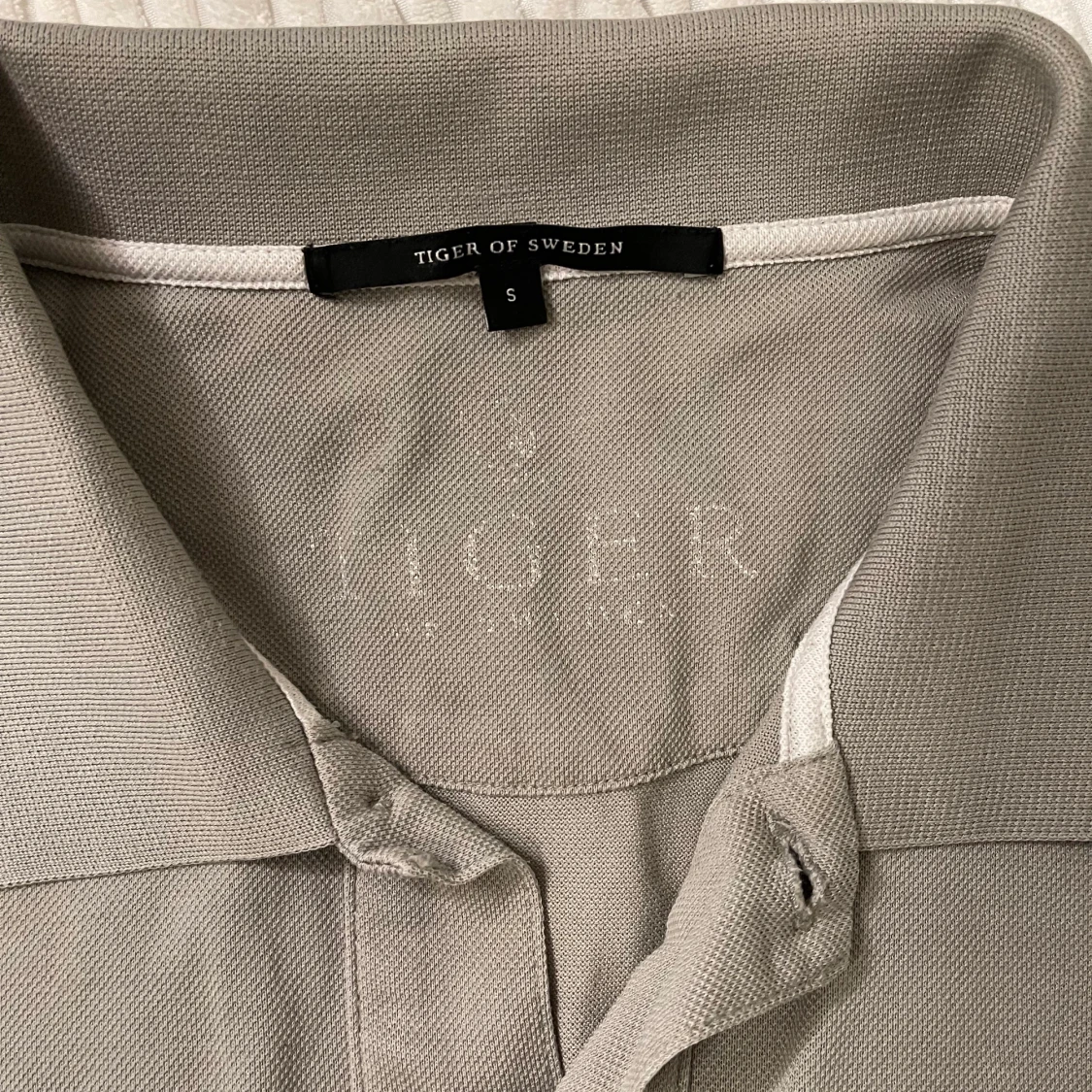 Grå/beige piké Tiger of Sweden - 90