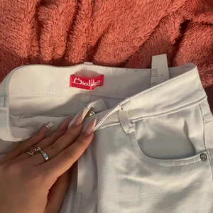 Diabless byxor - Hittade ett par diabless byxor haha som jag använt en gång. Har ingen användning av dessa byxor och därav säljer jag dom. Tvär sköna byxor och sitter bra i princip så ser man ”kurvig” ut