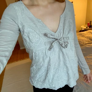 Odd Molly tröja - Beige Odd Molly tröja. Storlek 0 (xs/s). Säljer för 50kr + frakt. Totalpris 76kr