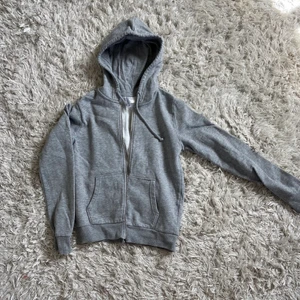 !!Grå Hoodie!! - Mysig oversized hoodie med dragkedja. Toppkvalitet och som ny🔥  