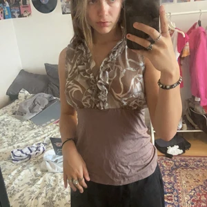 Topp - Topp köpt second hand aldrig använd😀 står L men skulle säga M