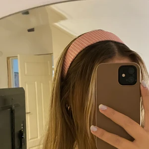 Diadem - Säljer dessa super snygga diadem som jag inte får användning av. Man får alla diadem för 35kr +frakt 