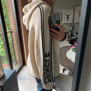 Stickad tröja  - Såå cool och skön stickad tröja!!!🥰❣️