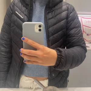 Peak performance jacka  - Säljer denna peak performance dunjacka i bra skick! Nypris 2,800kr. Buda från 650