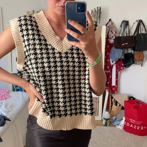 Snygg väst i strl S - Snygg populär väst i strl S