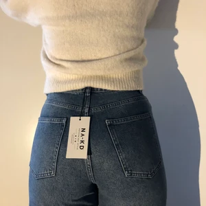 Mid waisted jeans - Helt nya jeans från NAKD som inte passar mig (min kompis på bilden💕 Köparen står för frakt
