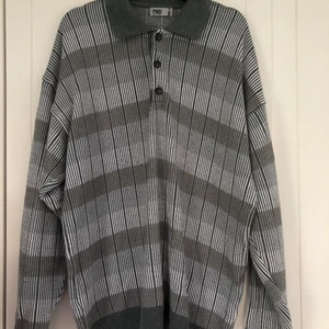 Grå pikétröja  - Tjock och varm och även snygg tröja. Xl men sitter som en L