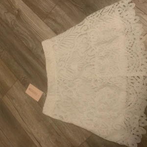 Vit kjol  - Superfin vit kjol, aldrig använd! S/M