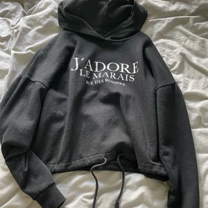 Hoodie  - Jättefin Hoodie från Gina i mycket bra skick. Säljer då den inte kommer till användning. Frakt tillkommer🌸
