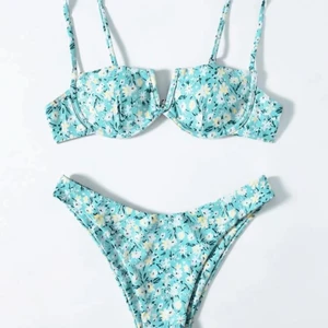 Bikini - Helt ny bikini från shein. Aldrig använd. Säljer pga att den är för liten💓💗