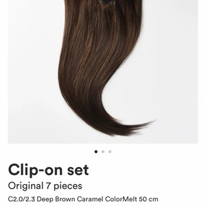 Rapunzel Clip on Set 50cm  - Helt oanvänt clip on extension set från Rapunzel of Sweden. Färgen C2.0/2.3 Deep Brown Caramel Colormelt. Jag har bara öppnat förpackningen men har inte testat det ens! Ordinarie pris 1550kr : mitt pris 800kr 