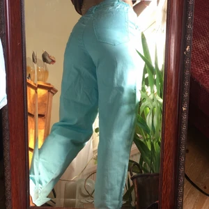 Ljusblå jeans  - Finta vintage jeans. Söt ljusblå färg. Strl 38.