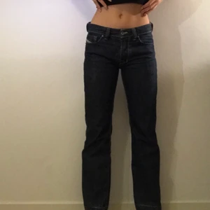 Diesel jeans - Supersnygga diesel jeans med coola detaljer på fickorna! Budgivning bud måste höjas med 10kr på vardera bud☺️