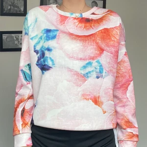 Tröja från Zara i strl M - Köpt från Zara för flera år sedan men aldrig använt. I storlek M. 200 kr inkluderat frakt  