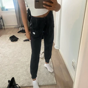 Nike Mjukisbyxor  - Superfina mjukisbyxor från Nike i svart! Använd fåtal gånger✨