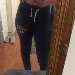 Gant byxor  - Marinblåa/ mörk blå gant byxor, de är i barnstorlek men är som xs/s, knappt använda💙 priset kan ändras