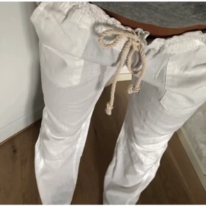 Linnebyxor Roxy - Hej har dessa Linnebyxor i storlek S skulle någon vilja köpa dom direkt för 600kr eller helst byta mot några i storlek M!!❤️❤️ köp direkt för 850kr på grund av många intresserade!!