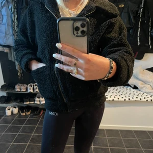 Jacka - Svart teddyjacka perfekt till höst/vinter! 🖤
