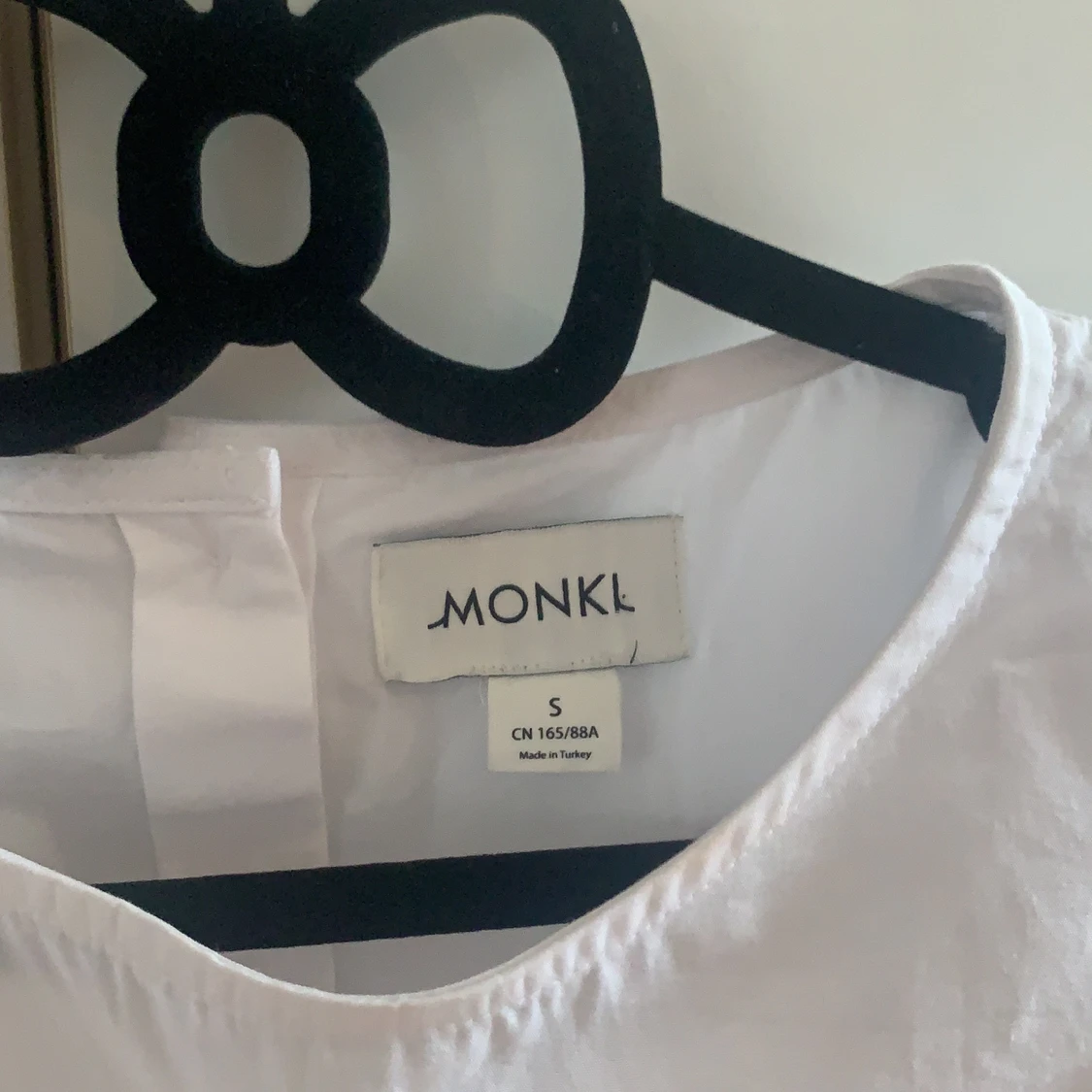 Vit blus oanvänd  - 91