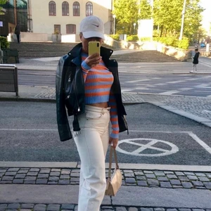 Zara randig topp - En orange/blå långärmad topp från zara. Storlek S. Köpare står för frakt📦