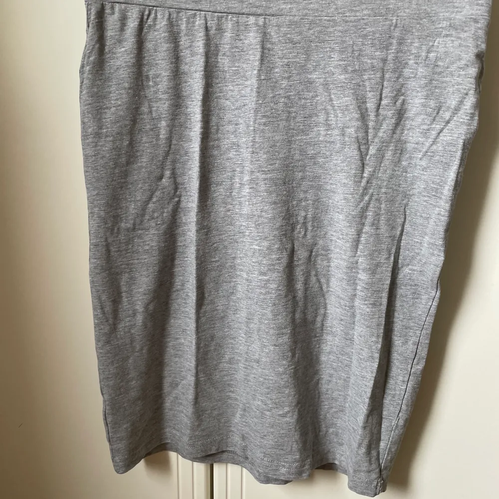 grå tight kjol från lager 157, använd 1 gång. Kjolar.