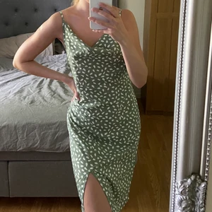 Mönstrad klänning - Från Shein, köpt för 99 kr. Oanvänd endast provad! 🥰