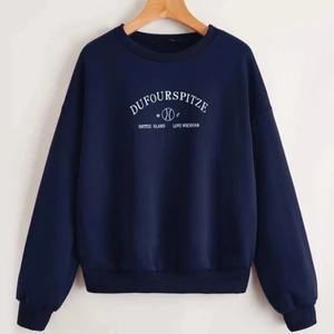 Blå Sweatshirt från shein  - Helt ny sweatshirt från shein, aldrig använd 💙 första och sista bilden är lånad från shein😊  139 kr FRAKTEN ÄR INRÄKNAD I PRISET!   