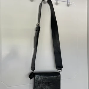 Shoulder bag - cute shoulder bag!! I just use my other one a lot more 