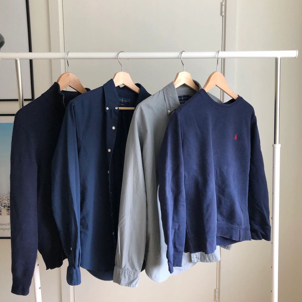 Trendig stilren half-zip/quarter-zip från Ralph Lauren. Sparsamt använd. Alla plagg (tredjebilden) är från Ralph Lauren och om fler bilder skulle önskas är det bara att hojta till. Vill du ha ett eller flera av plaggen så kan jag fixa ett paketpris . Tröjor & Koftor.