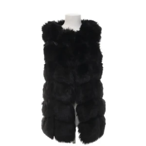 Pälsväst - Någon som är intresserad av min pälsväst från lovely of sweden? (fuskpäls) typ aldrig använt den så den är i bra skick. Skriv för egna bilder 