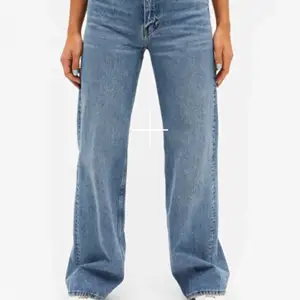 Säljer mina älskade monki jeans pga dem inte passar mig längre:( Använda men i mycket bra skick✨❤️