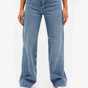 Yoko mid blue jeans  - Säljer mina älskade monki jeans pga dem inte passar mig längre:( Använda men i mycket bra skick✨❤️