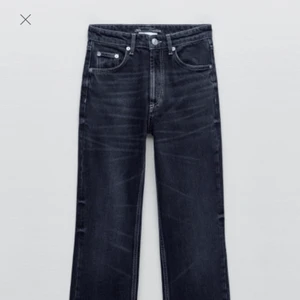 Zara jeans - Jättesnygga mörkblå jeans från zara💕💕 Säljer då dom är lite små på mig