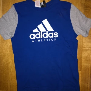 Adidas tröjor  - Båda för 70 1 för 40 