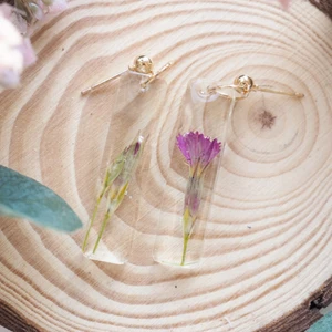 Pink summer flower earrings  - Pink summer flower embed in resin earrings,  super cute, will bring up your day :).   I collected this super cute flower during spring 2021 in Sweden. I carefully pressed on wooden flower press for a week. Then I embed with uv-resin.