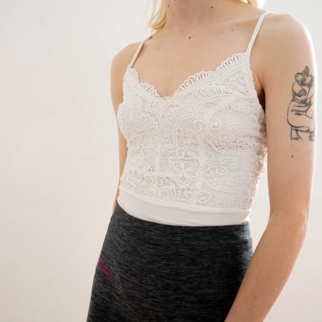 Änglalik body med fina detaljer👼🏼