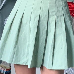 Pastellgrön kjol  - Fin pastellgrön kjol från Shien! 🌿 Har inte andvändt den själv men köpte den second hand🛍 Den har inga synliga defekter utan är i bra skick! 