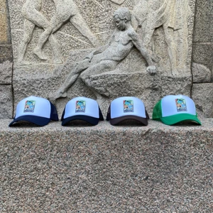 Schyssta kepsar till sommaren - Mitt UF-företag säljer schyssta kepsar nu inför våren. Vi säljer tre olika modeller Södermalm, Östermalm och vår egna Signature ”KEPA”. Alla kepsar finns i färgerna Svart, Brun, Blå och Grön. Priset för en keps är 299kr. Kan absolut skicka mer bilder på färgerna och kepsarna. 