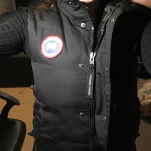 canada goose väst - hör av 
