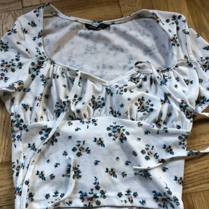 Topp - Gullig topp till sommaren. Från shein passar Xs-liten M