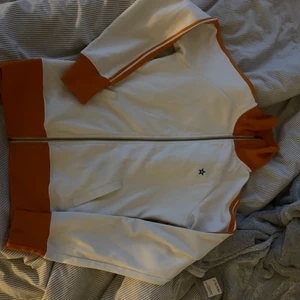 Ashbone(?) - Säljer denna snygga tröja då den inte kommer till användning och är för liten.