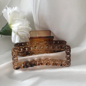 Sendaya hårklämma - En basic hårklämma som är bra till lite tjockare hår💗 den är väldigt enkel att öppna!( Helt nya ) SWISH