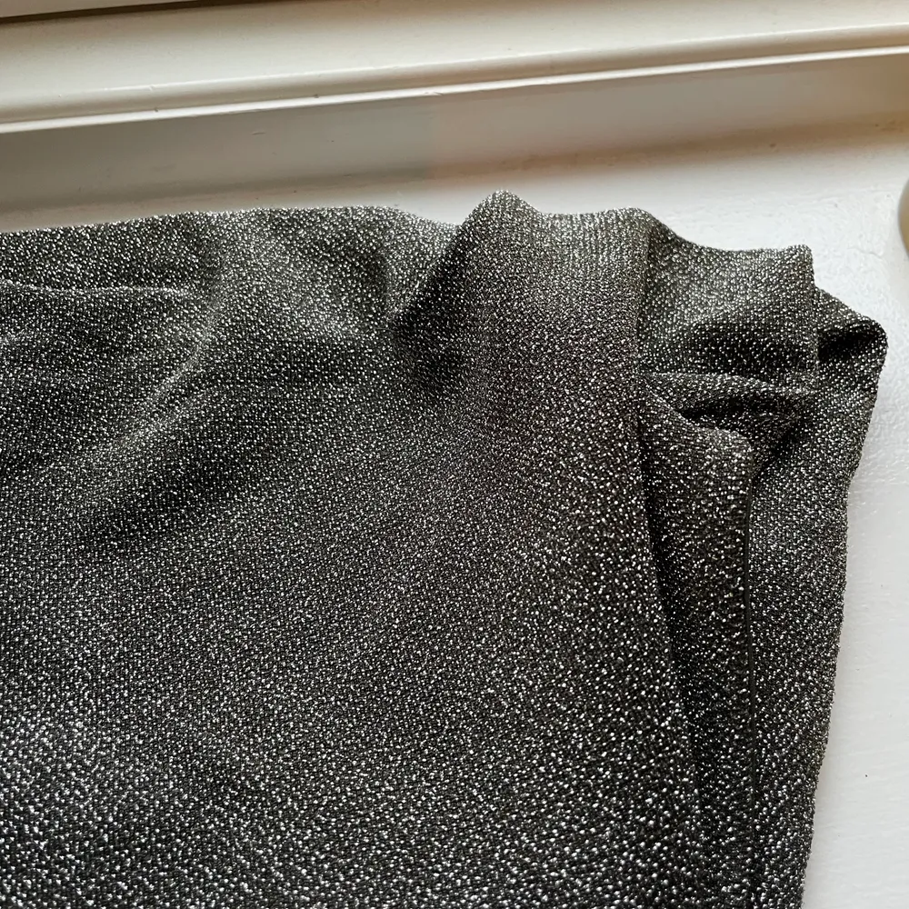 Ett glittrigt linne som inte längre används😇 Passar till fest eller liknande✨ (150kr inklusive frakt). Toppar.