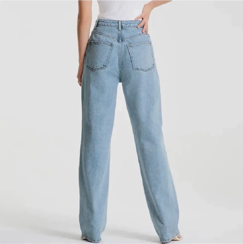 Jätte fina jeans från Gina Tricot i storlekn 32, skulle säga att den passar mer en 34 då den är stor i storlek! Säljer då dom är för stora för mig. Tveka inte att höra av dig vid intresse eller frågor❤️. Jeans & Byxor.