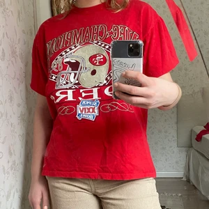 T-shirt NFC Champions  - T-shirt i vintage-skick, jag bär vanligtvis storlek S