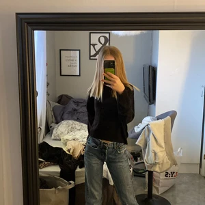 Strl:S - Säljer denna stickade tröjan från Hm. Har använt denna ett par gånger, men fortfarande i bra skick. :)