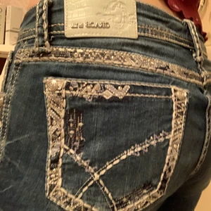 Coola lågmidjade jeans - Säljer dessa lågmidjade skinnyjeans från märket Grace, skriv om du har några frågor eller så! <3