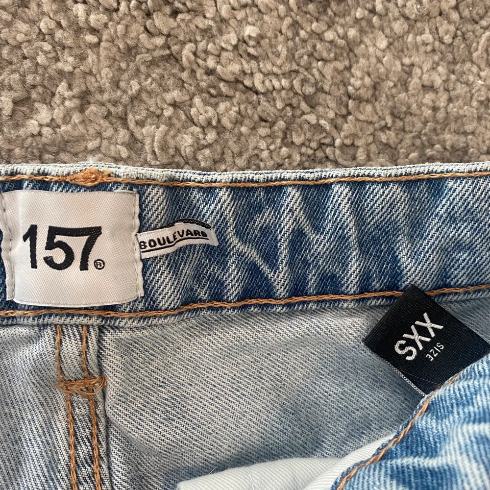 Jätte fina nästan oanvända jeans som tyvär har blivit försmå❤️. Jeans & Byxor.