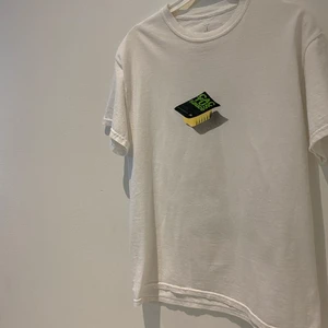 Travis scott x Mcdonald’s cactus sauce  - Storlek S, Cond 10/10 helt ny!