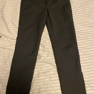 Svarta kostymbyxor  - Svarta kostymbyxor från zara, fint skick och skönt material 